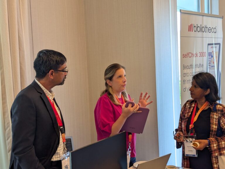 Library Transformation at ACURIL 2025 6 Equipo Bibliotheca presentando Hublet en el stand de Bibliotheca y ECCA durante ACURIL 2025.