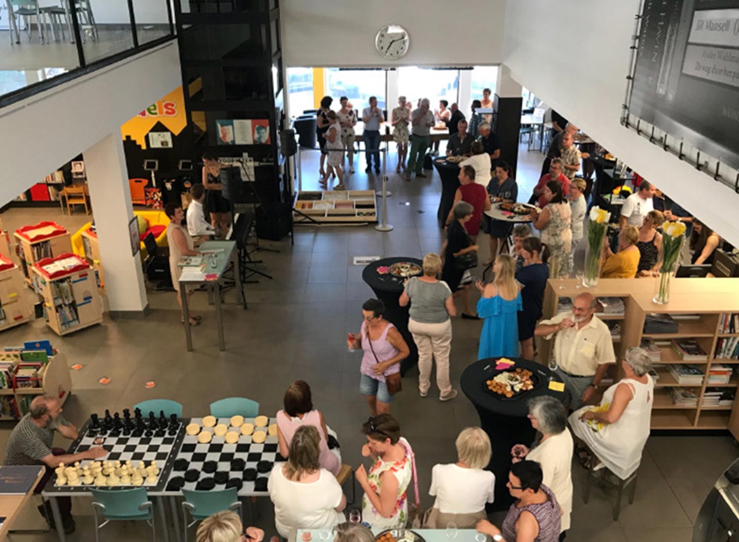 remoteLocker outdoor: elke bibliotheek 24/7 toegankelijk 1 Openbare bibliotheek van Bree