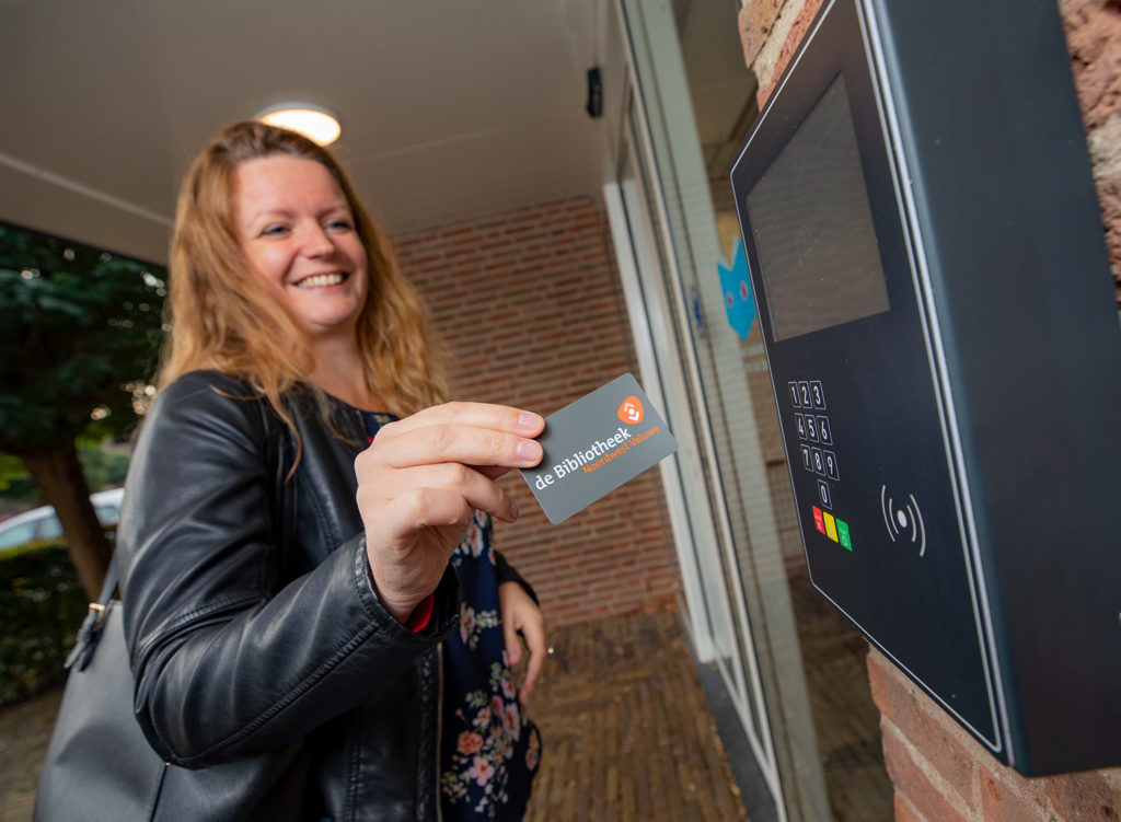 Lady using open+ access to enter putten library