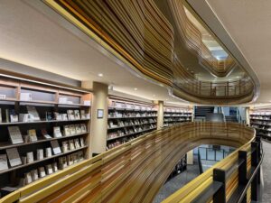 利用時間の拡大 2 osaka kogyo library open air hall interior 10 | 利用時間の拡大