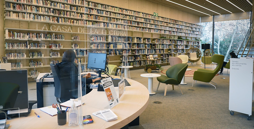 Koe Bibliotheca IFLA 2025 -tapahtumassa: Uutta teknologiaa, globaaleja yhteyksiä 2 Biblioteca Gabriel garcía Márquez Barcelona hall lq